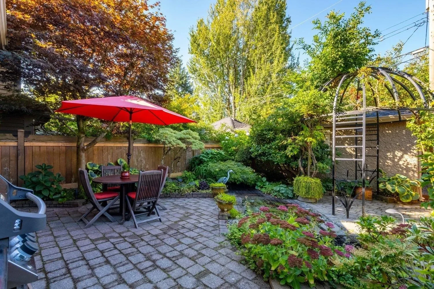 Exterior photo 5