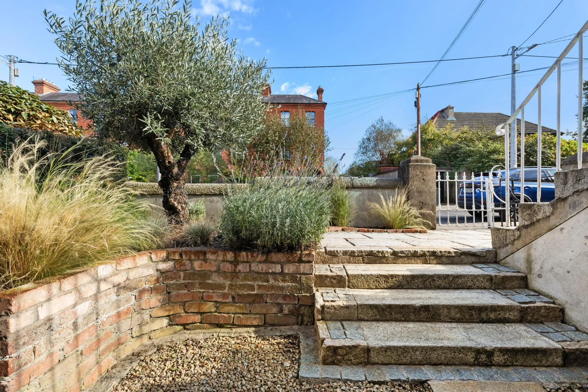 Exterior photo 4