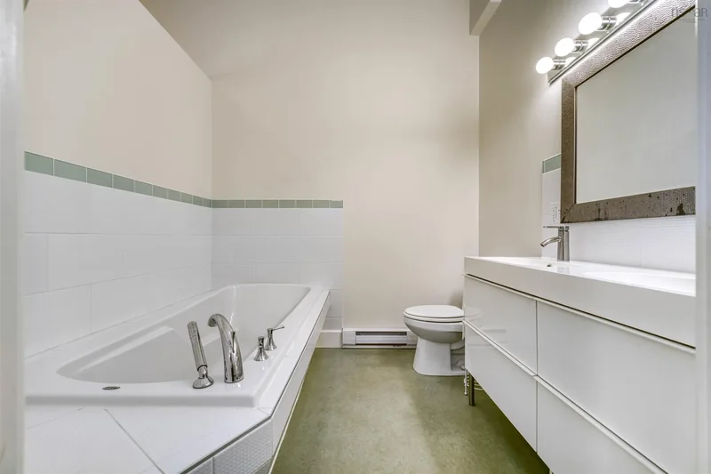 243 Pelham Street, Lunenburg, Nova Scotia, Canada. - Photo 2