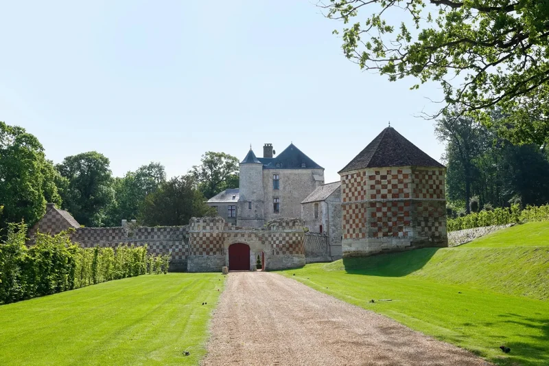 A Fully Renovated Medieval Castle 50 minutes from Paris