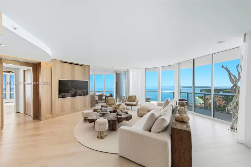 100 S Pointe Dr Unit 3803, Miami Beach, FL 33139, Miami Beach, Florida, United States. - Photo 57