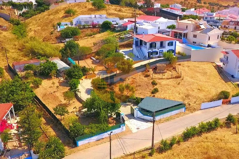 5-Bedroom Villa with 1,972 m² Urban Plot in Monte Francisco - A Peaceful Retreat with Open Views
