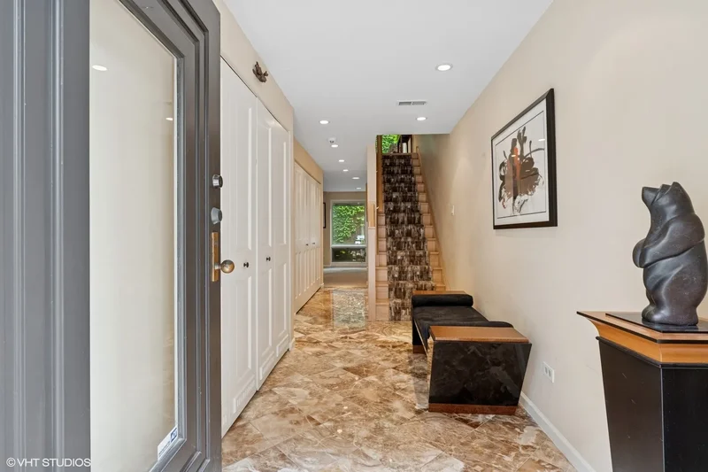 1318 N SUTTON Place, Chicago, Illinois, United States. - Photo 3