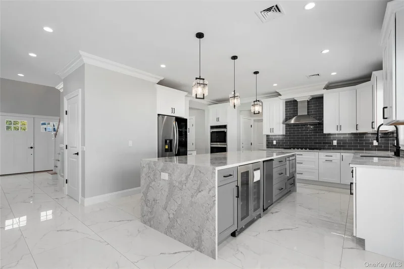 30 Virginia Road, Syosset, New York, United States. - Photo 4