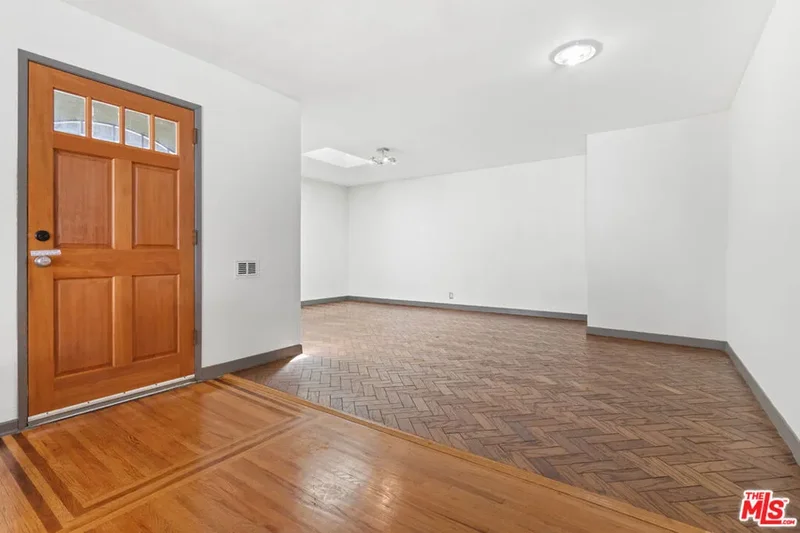 4373 Mcconnell Boulevard, Los Angeles, California, United States. - Photo 5