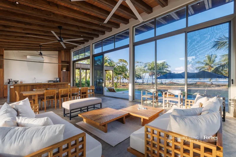 21057 - Beachfront Home in Playa Coyote