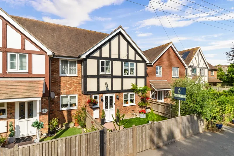 Charming 3-Bedroom Mews Style Home perfectly situated in Windmill Hill just outside of the ever-popu