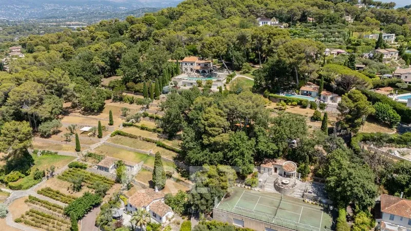 MOUGINS, Mougins, Provence-Alpes-Côte d'Azur, France. - Photo 4