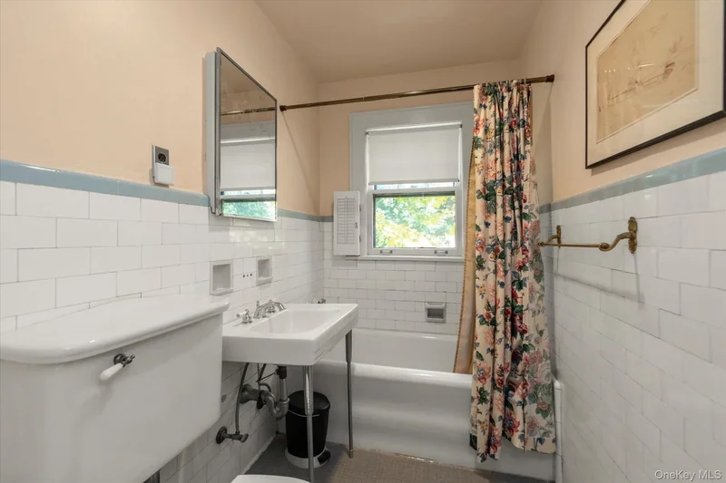 57 Beacon Hill Road, Port Washington, New York, United States. - Photo 23