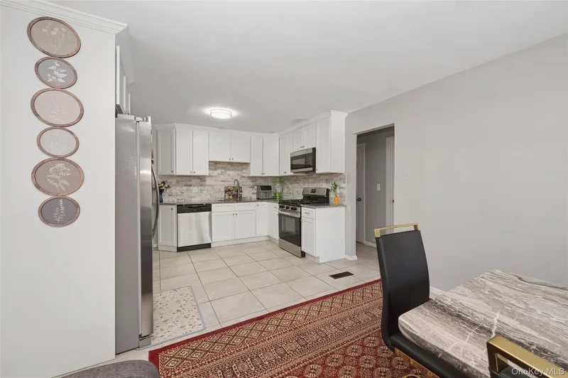 31 21st Avenue, Bay Shore, New York, United States. - Photo 15
