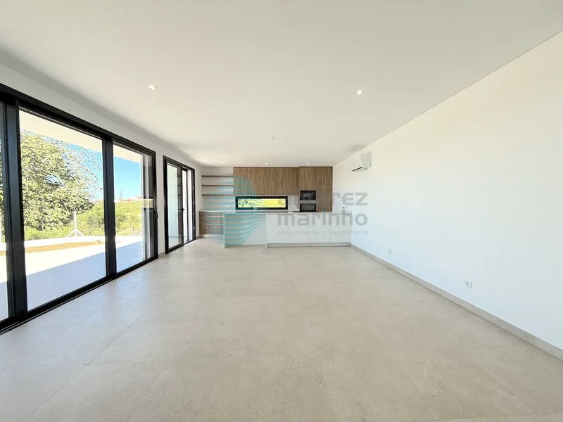 3 bedroom villa with excellent views, located in Caldas da Rainha
