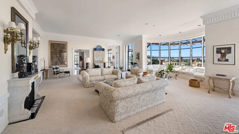 642 Siena Way, Los Angeles, California, United States. - Photo 3