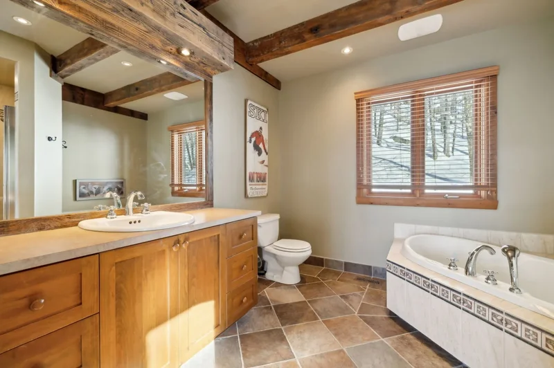 1050 Ch. de la Crête, Lac-Supérieur, Quebec, Canada. - Photo 14