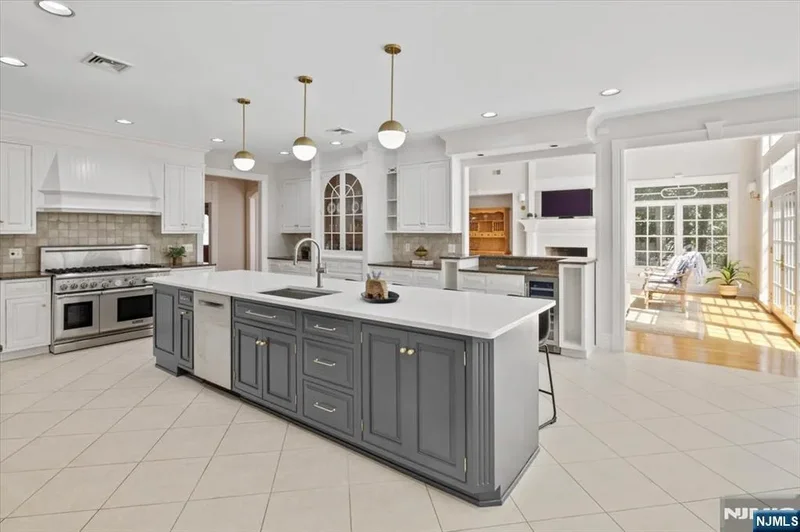 154 E Saddle River Road, Saddle River, NJ 07458, Saddle River, New Jersey, United States. - Photo 31