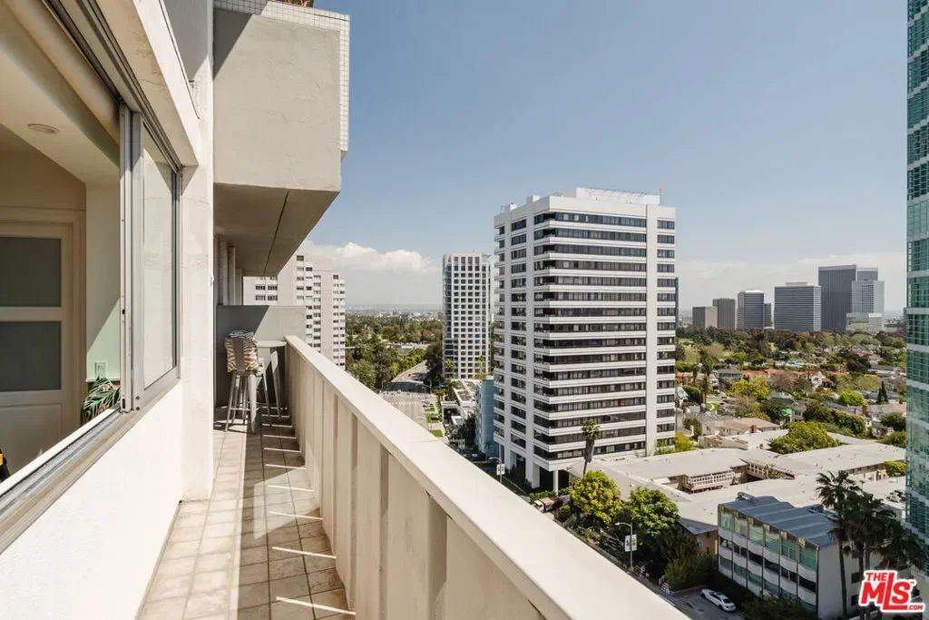 10375 Wilshire Boulevard 11H, Los Angeles, California, United States. - Photo 15