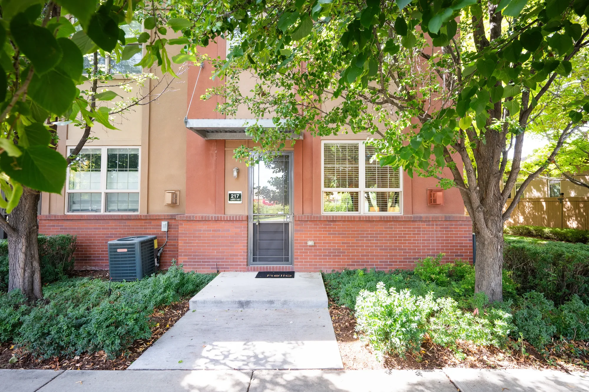 Exterior photo 5