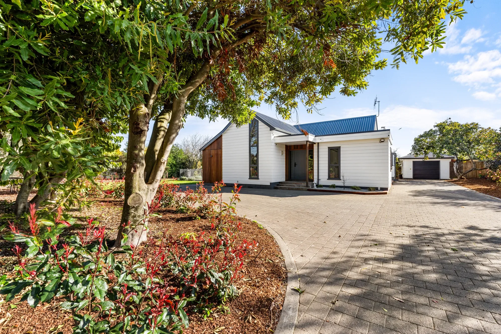 Exterior photo 2