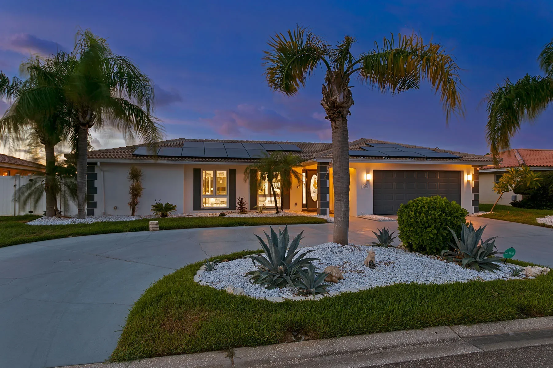 Exterior photo 3