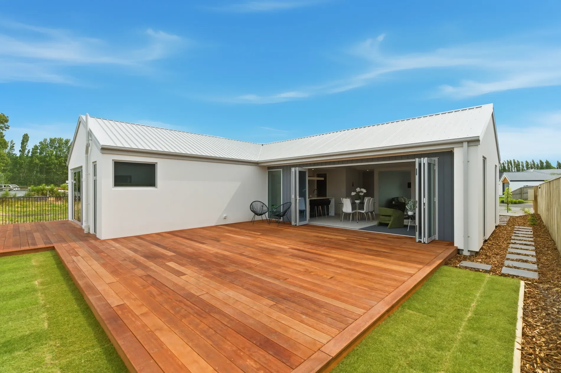 Exterior photo 7