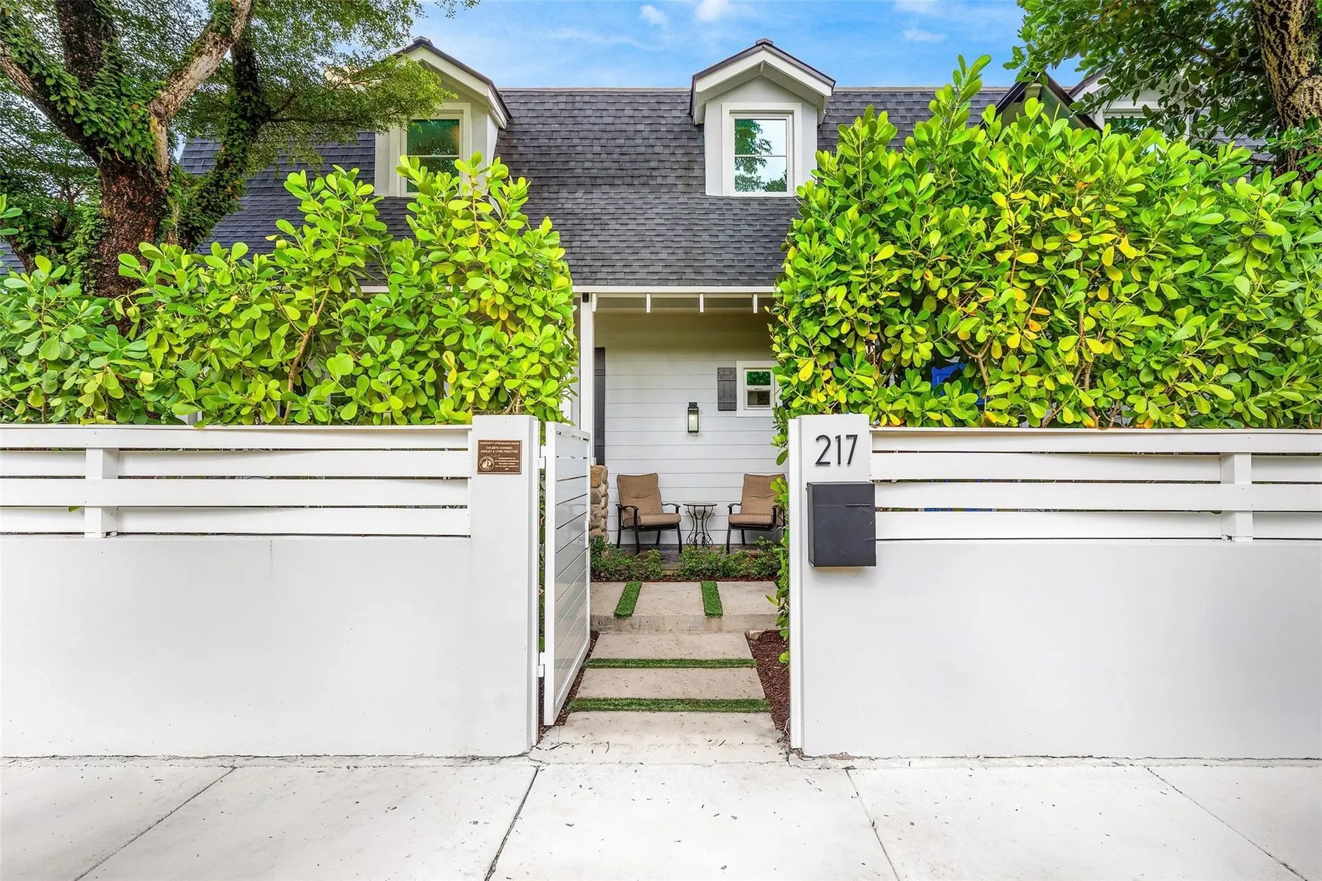 Exterior photo 3