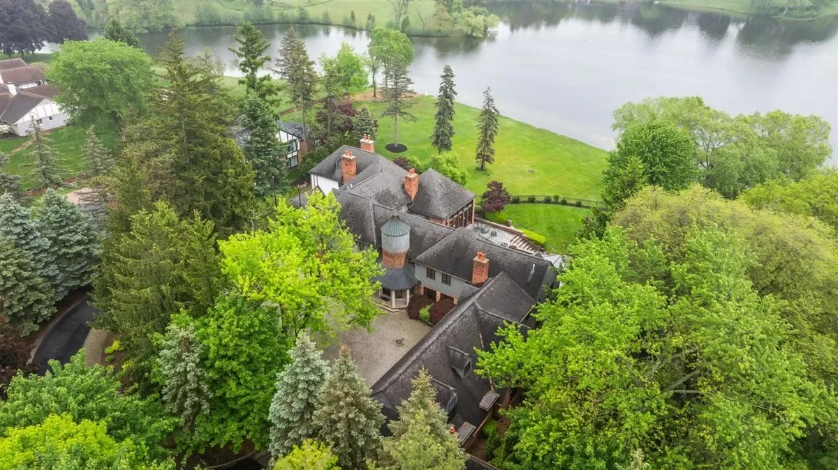 490 East Long Lake Road, Bloomfield Hills, Michigan, United States. - Photo 44