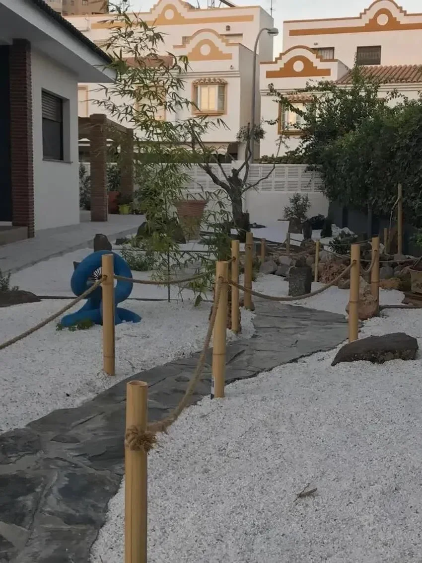 Exterior photo 8