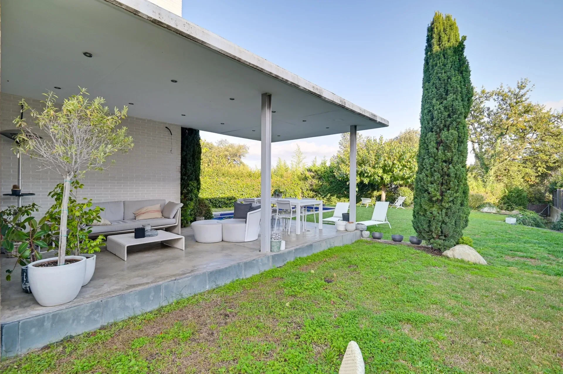 Exterior photo 10