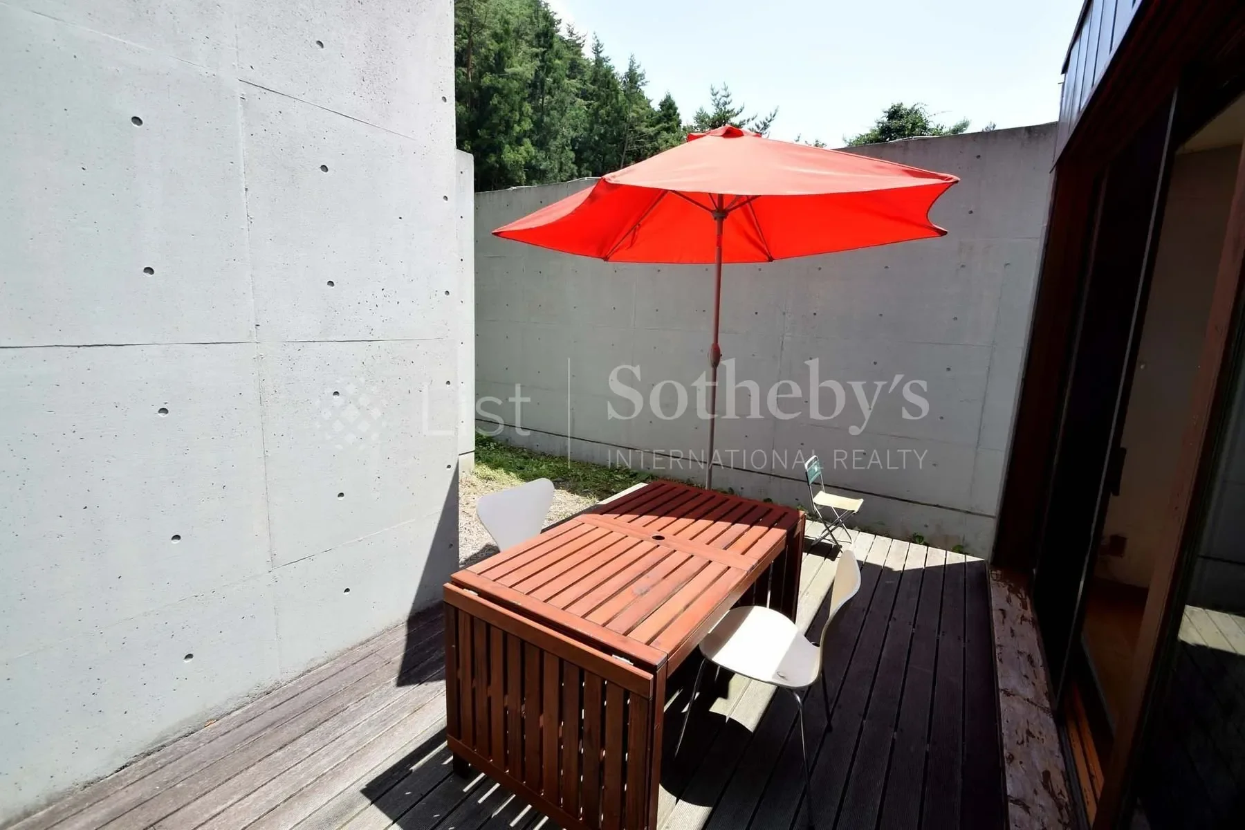 Exterior photo 7
