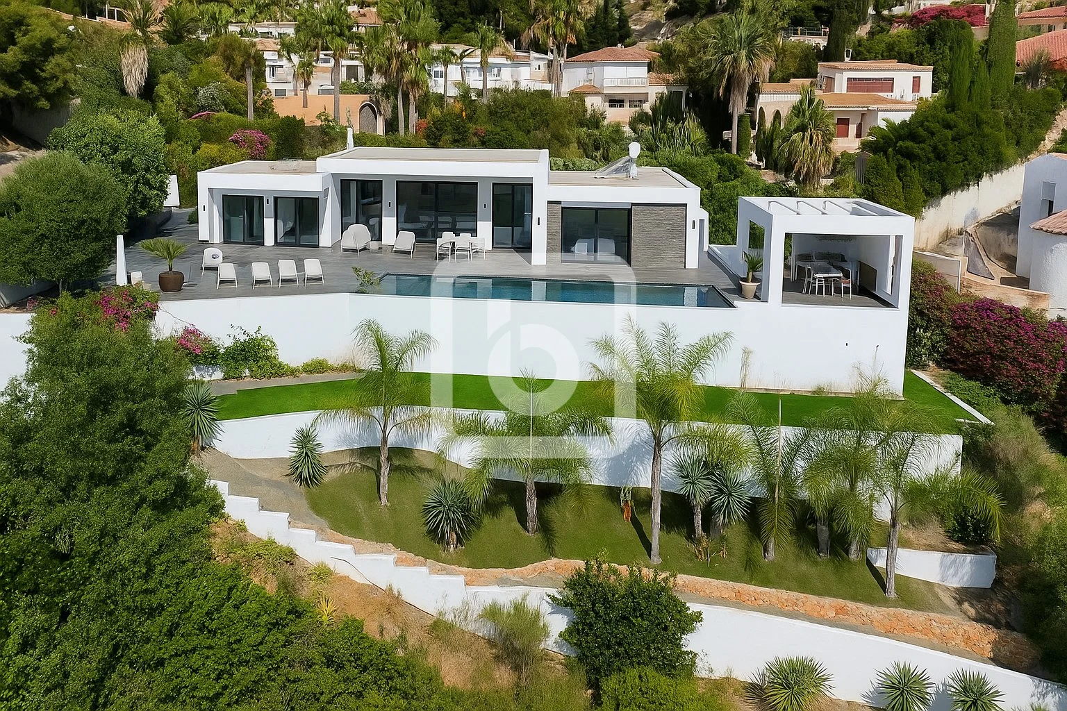 Exterior photo 3