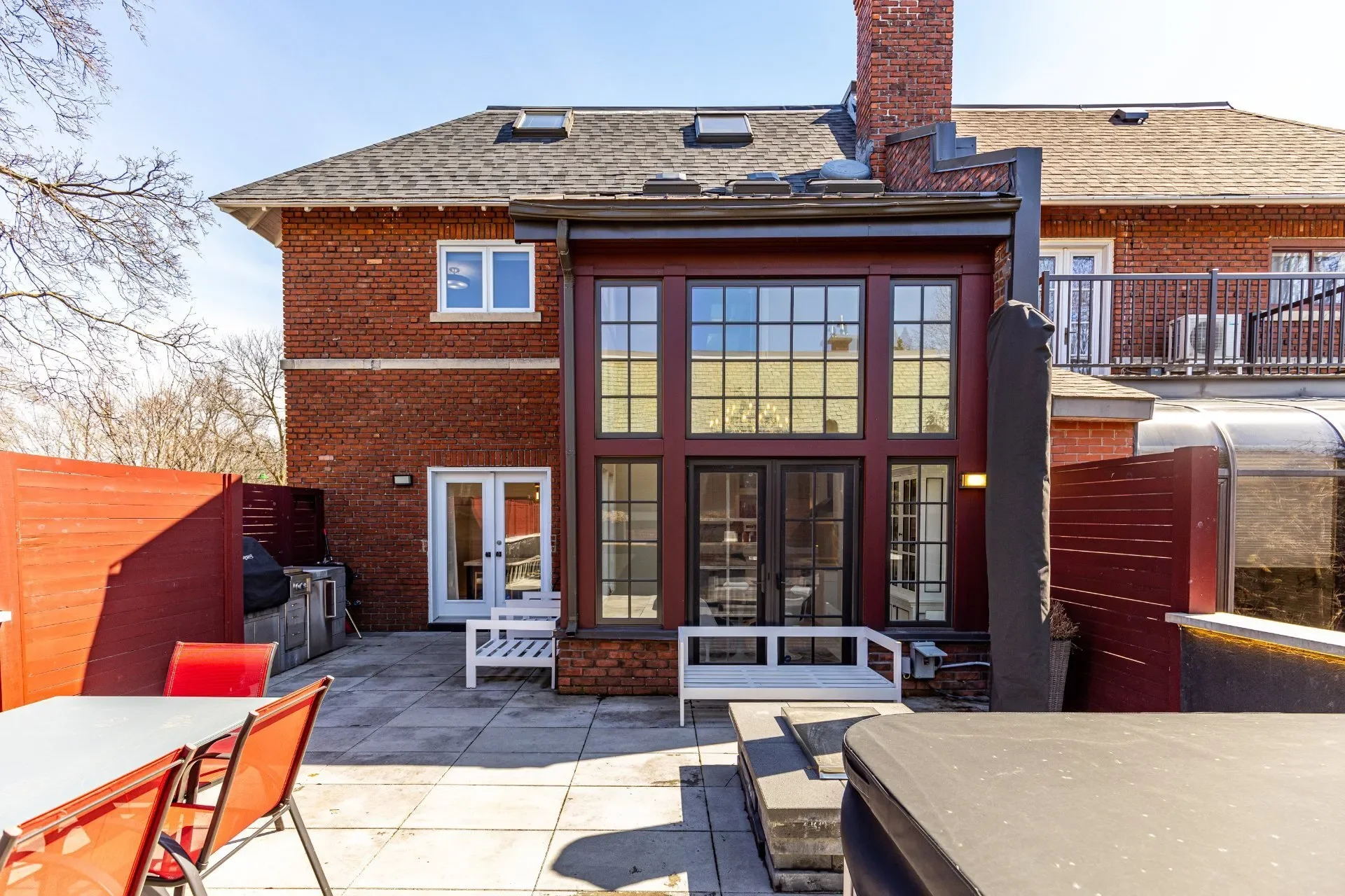 Exterior photo 5