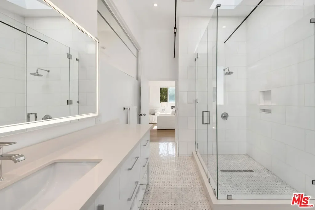 633 Santa Clara Avenue, Los Angeles, California, United States. - Photo 7