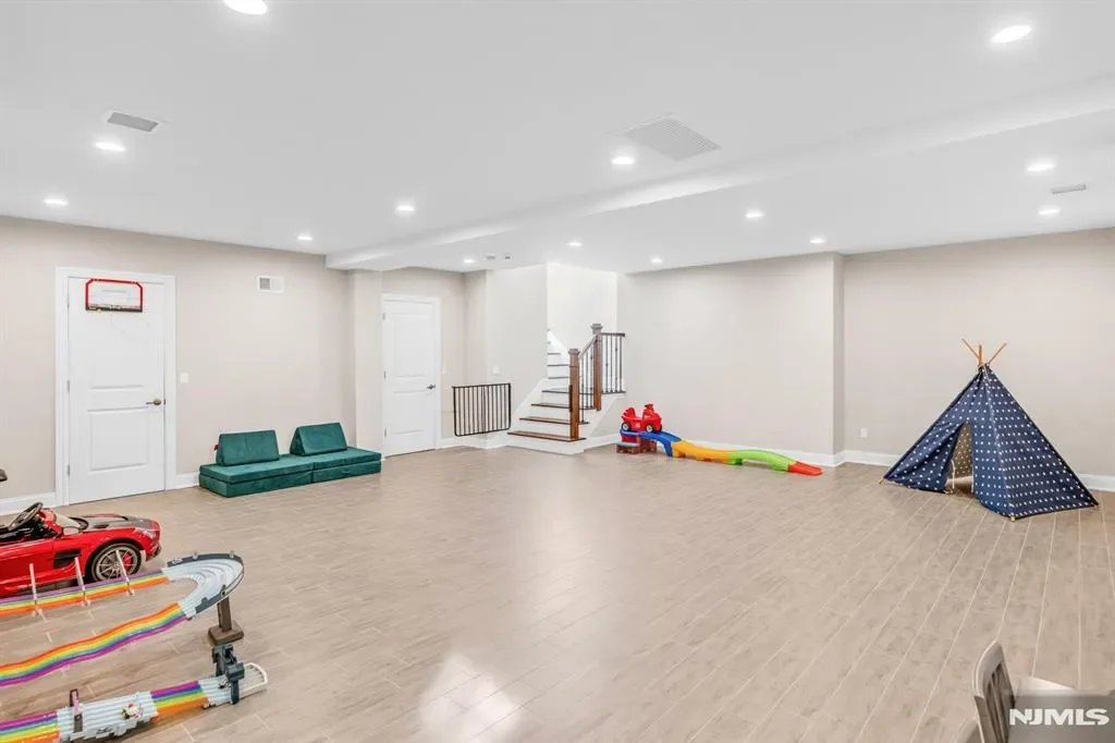 37 Glenfair Road, Glen Rock, New Jersey, United States. - Photo 33