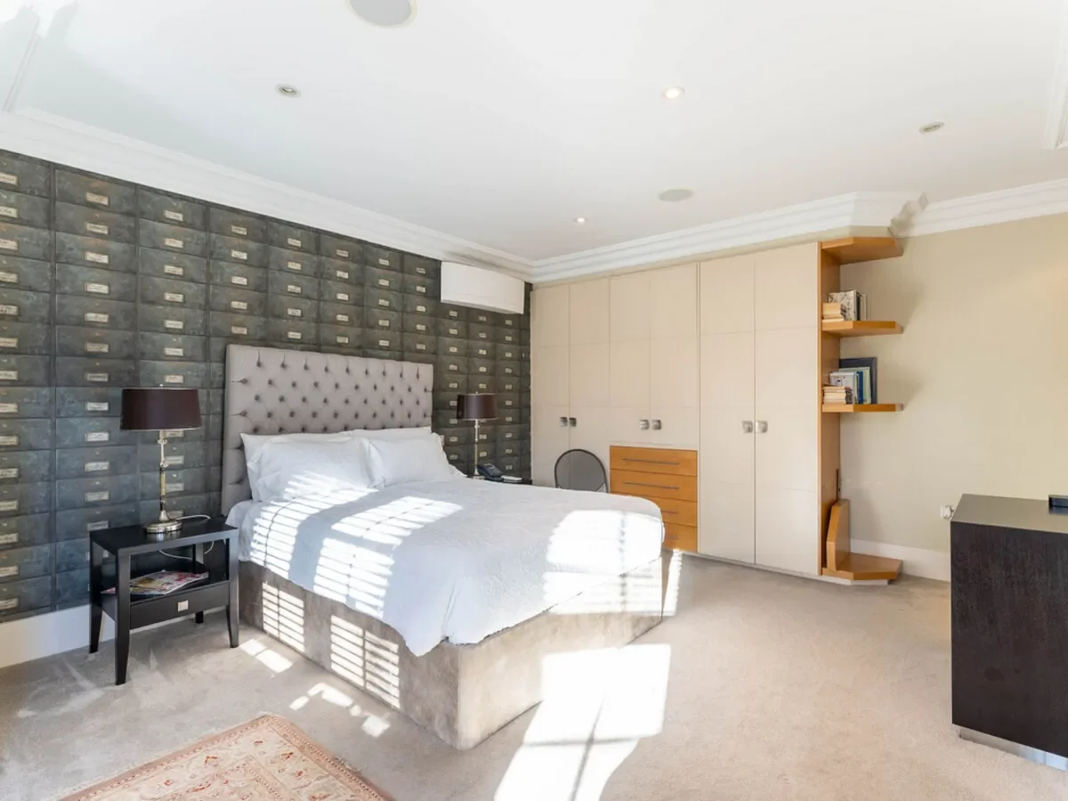 Abbots Drive, Virginia Water, GU25, Virginia Water, England, United Kingdom. - Photo 8
