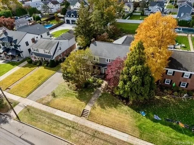 331 Mineola Boulevard, Mineola, NY, 11501, USA, Mineola, New York, United States. - Photo 33