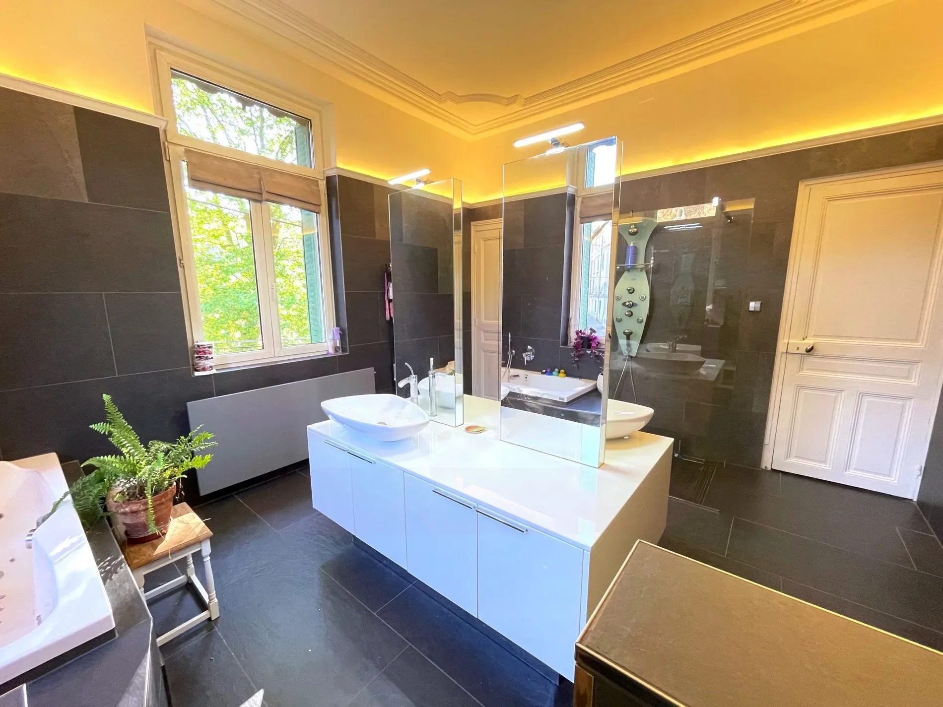 Gallery photo 4