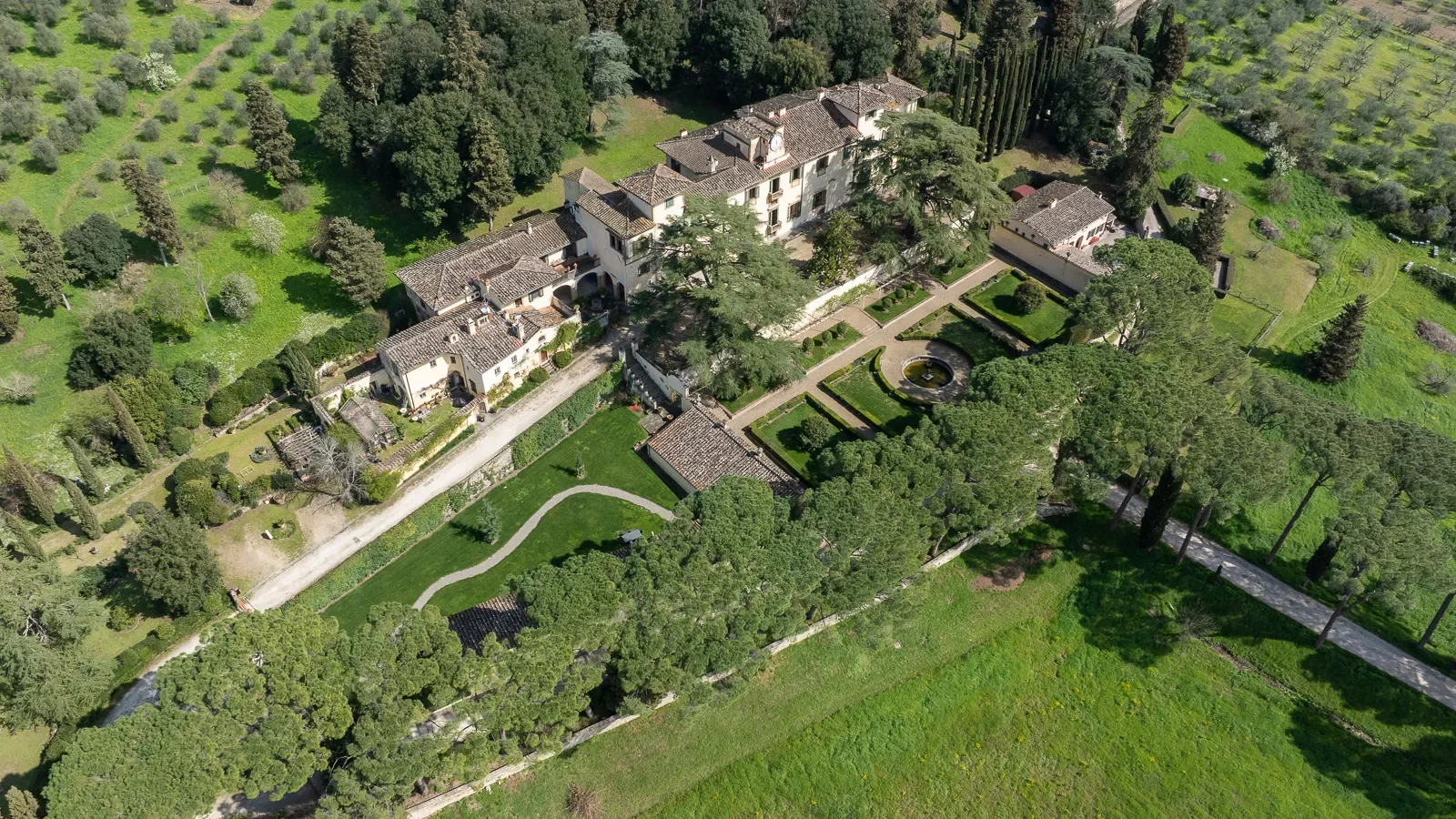 Magnificent historical villa in the first hills of Florence