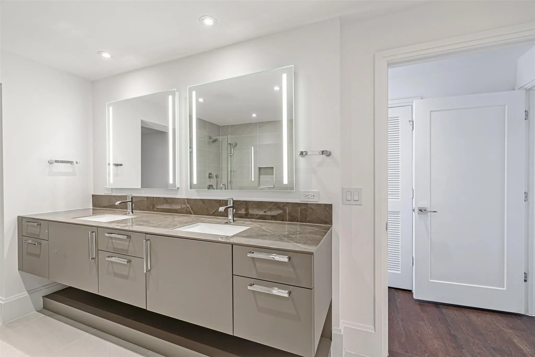 1701 Hermann Drive 34L, Houston, Texas, United States. - Photo 12