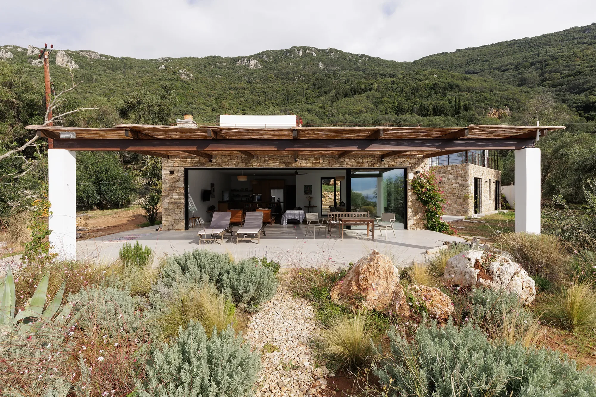 Exterior photo 9