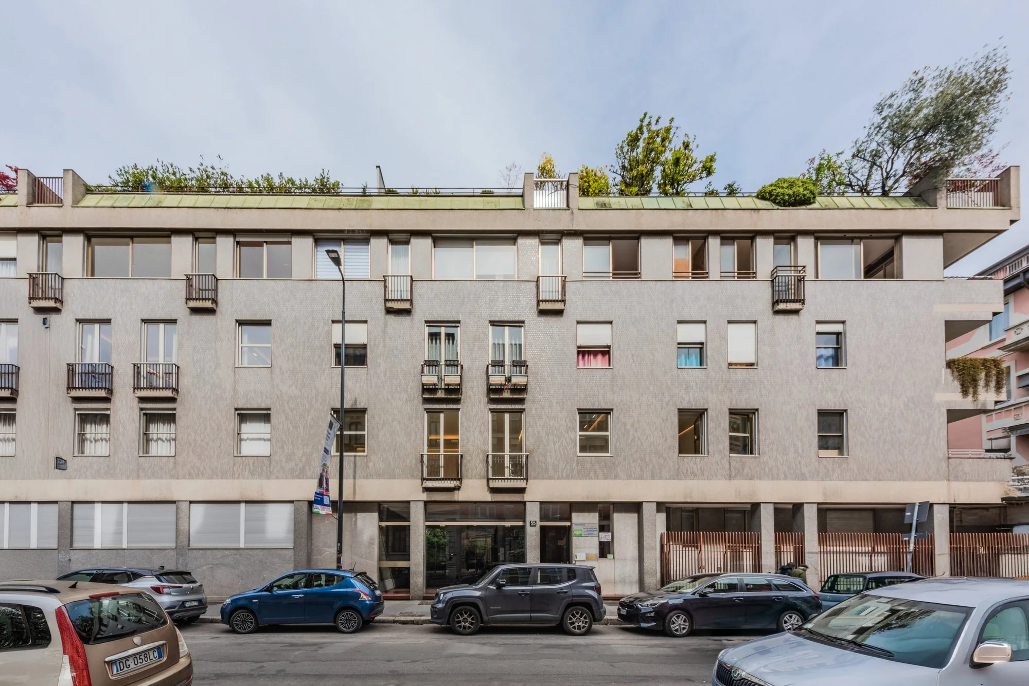 Exterior photo 2
