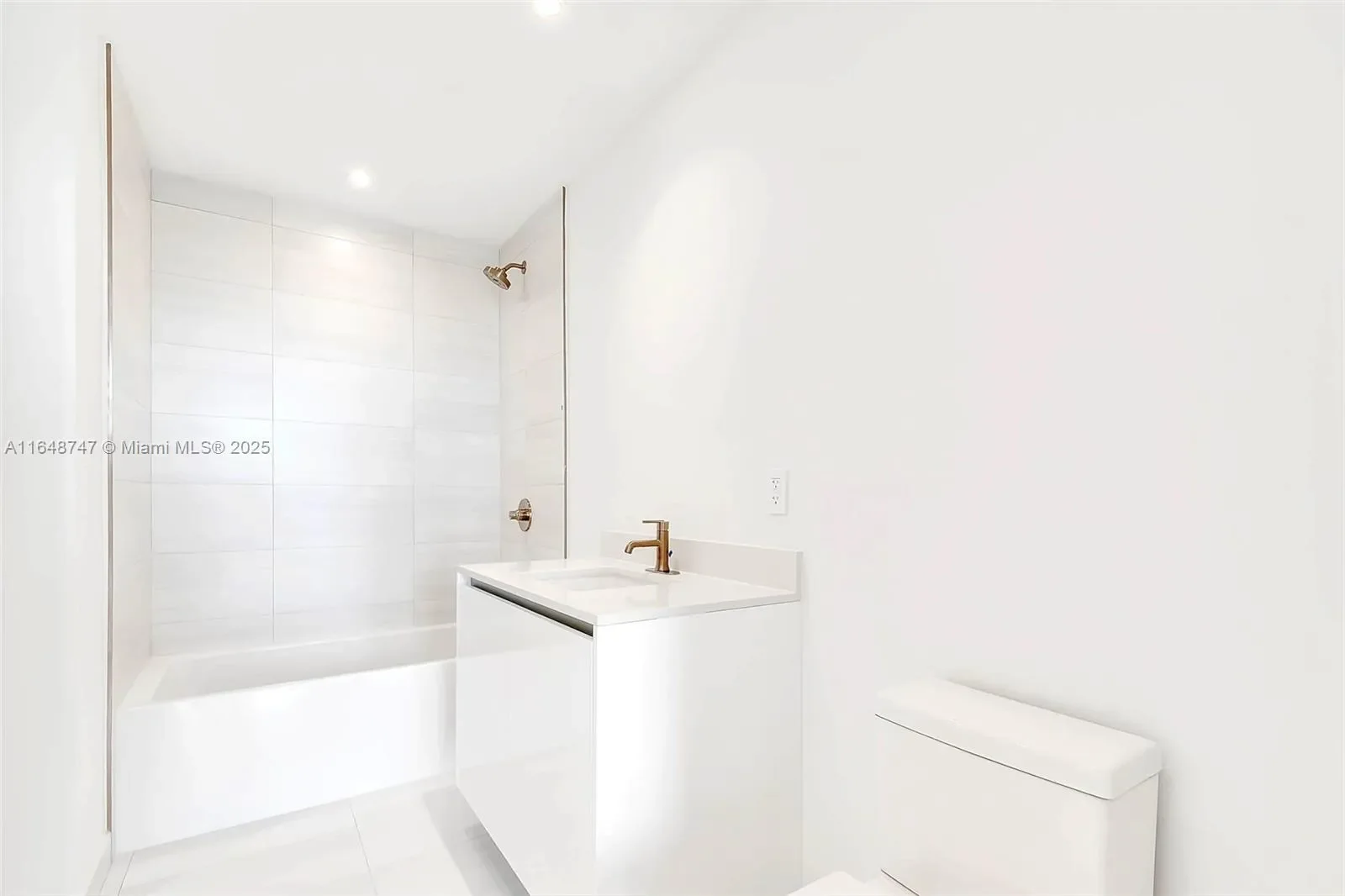 2678 Tigertail Ave 1905, Miami, Florida, United States. - Photo 9