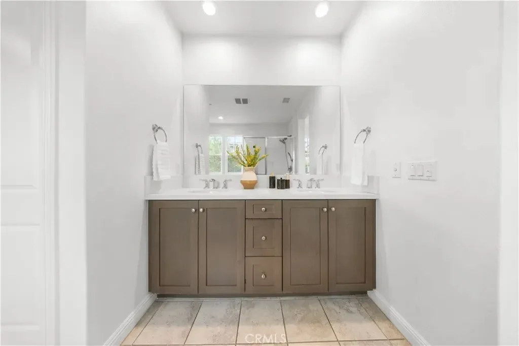 20611 W Chestnut Circle, Los Angeles, California, United States. - Photo 34