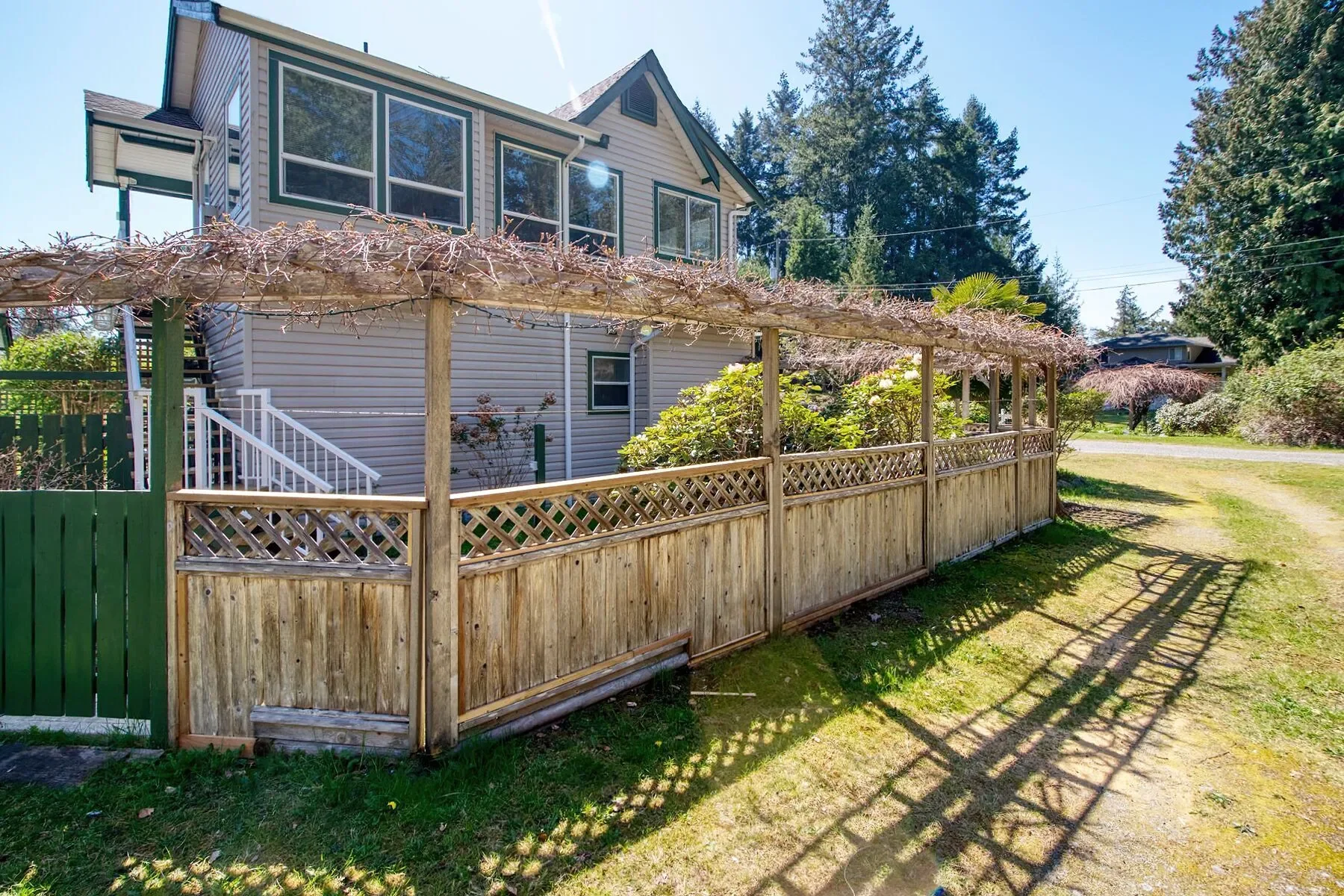 Exterior photo 2