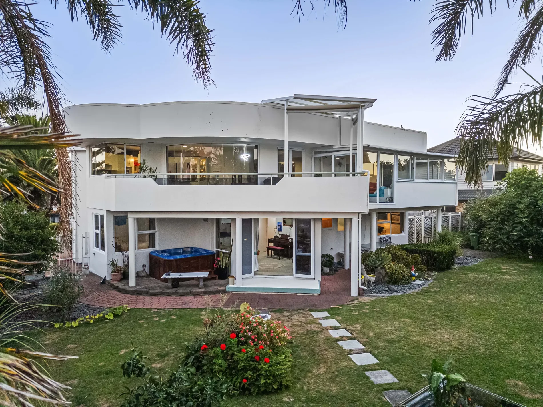 Exterior photo 2