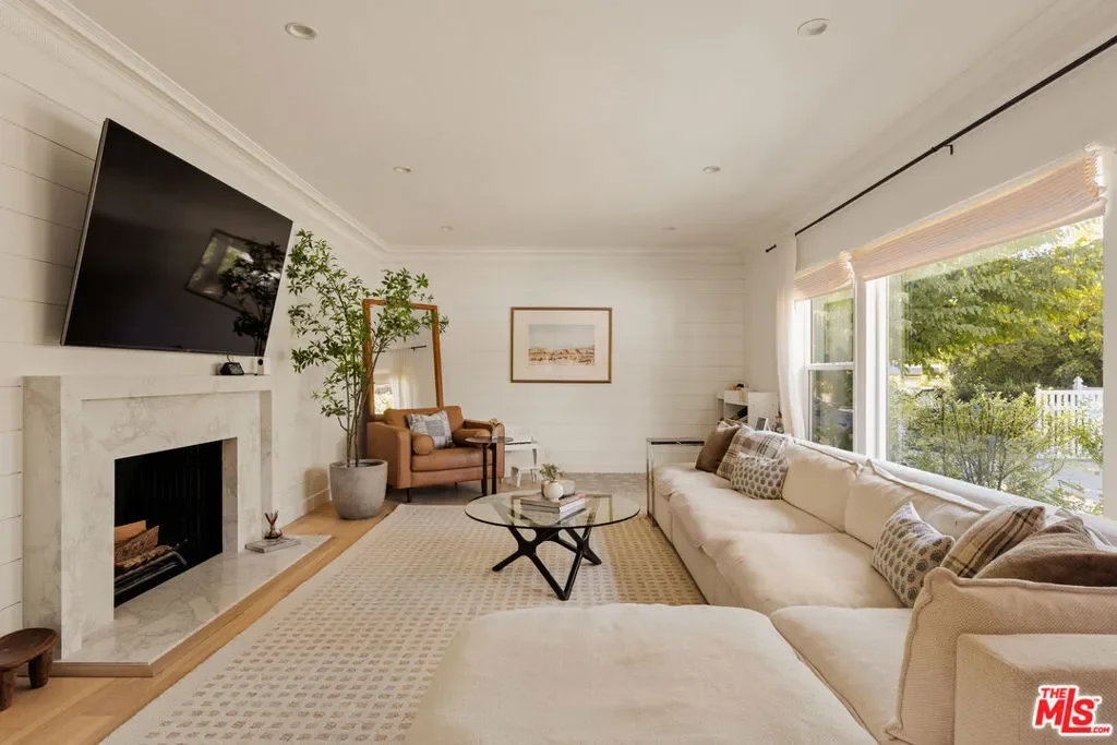 6448 Peach Avenue, Los Angeles, California, United States. - Photo 2