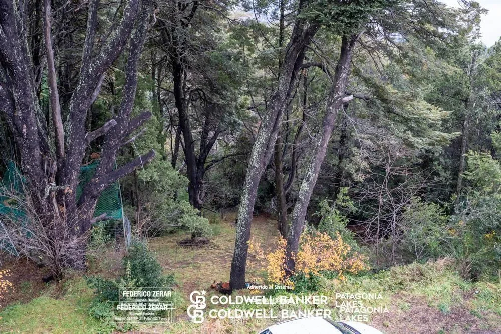 VENTA - Exclusiva casa de 8 ambientes, 5 dormitorios, 6 baños en barrio Las Vertientes, Bariloche, San Carlos de Bariloche, Río Negro, Argentina. - Photo 2