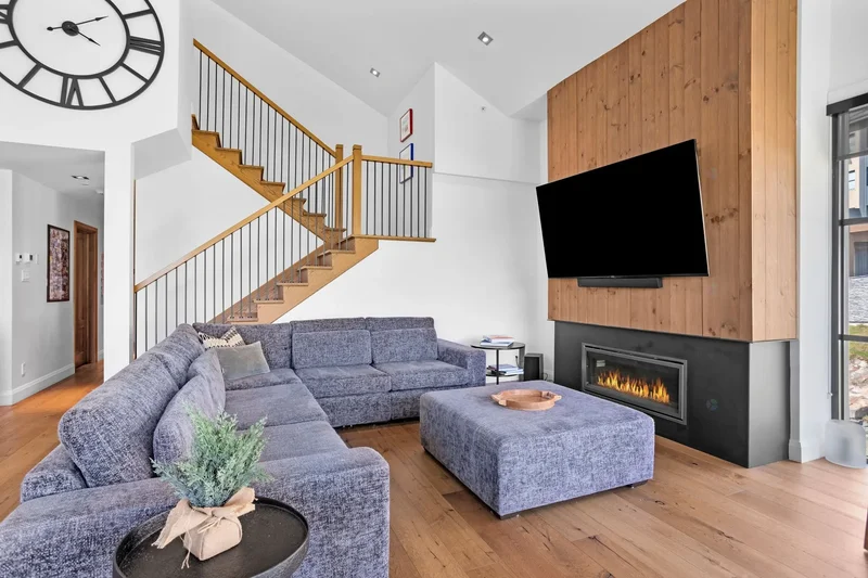 115 Ch. des Sous-Bois 305, Mont-Tremblant, Quebec, Canada. - Photo 11