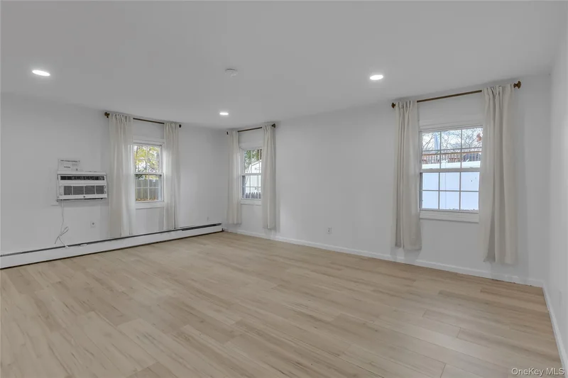 4 Hillsdale Lane, Coram, New York, United States. - Photo 11