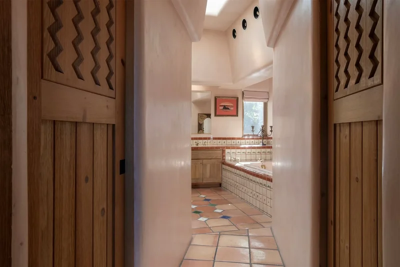 870 Paseo de Don Carlos, Santa Fe, NM 87501, Santa Fe, NM, United States. - Photo 30
