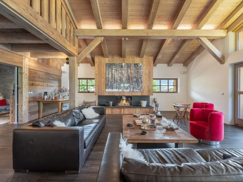 Private estate in Demi-Quartier? Two chalets, pool, and privacy? Green surroundings