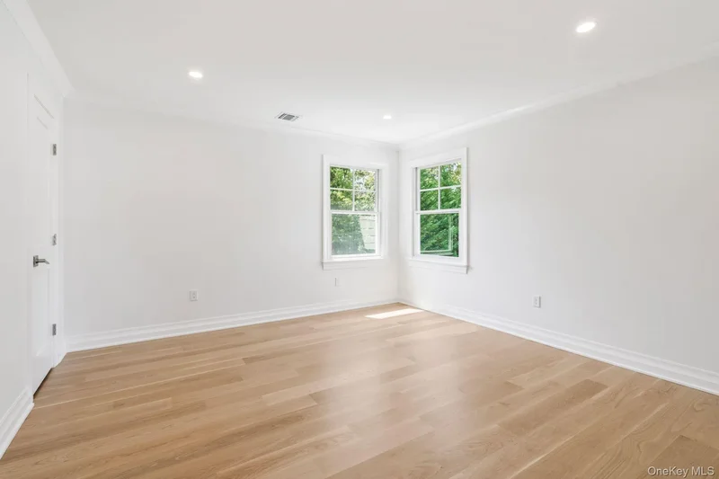 10 Threepence Drive, Melville, New York, United States. - Photo 9